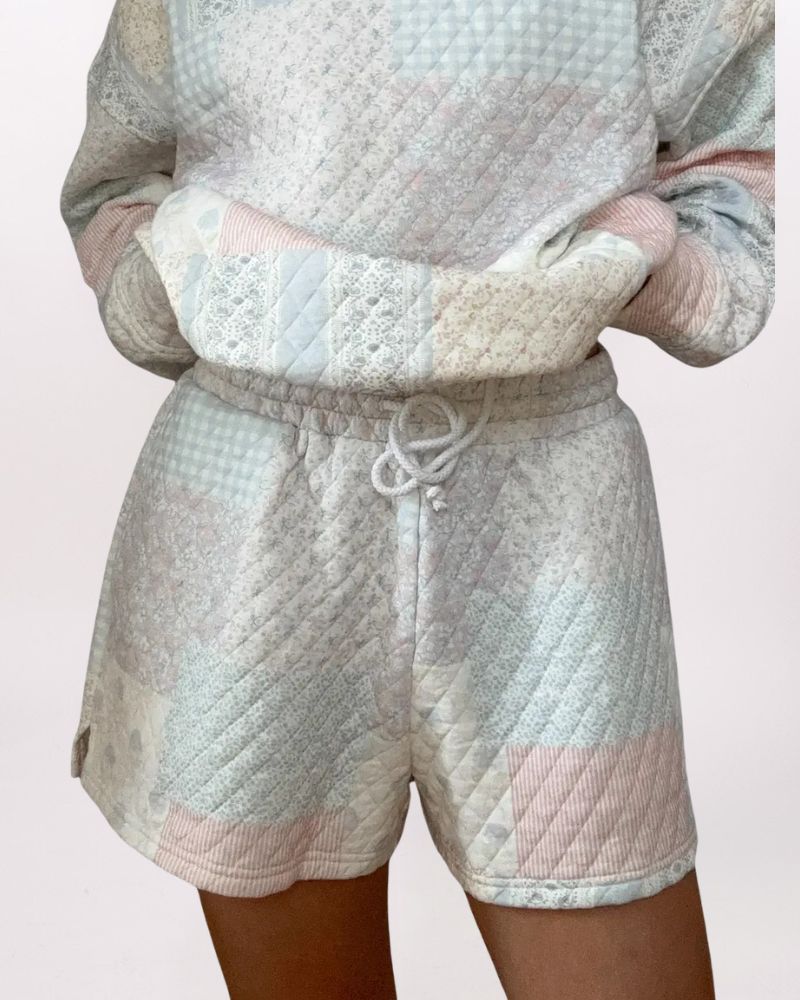 QUILTED PATCHWORK SHORT, SHADES OF BLUE