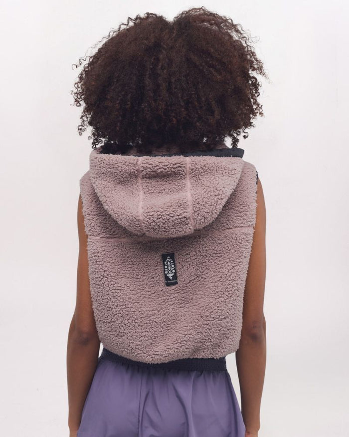SKY HIGH FLEECE VEST, SMOKY PLUM