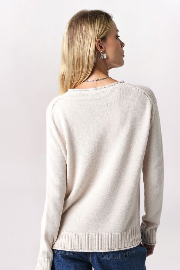 SPLIT HEM CREW SWEATER