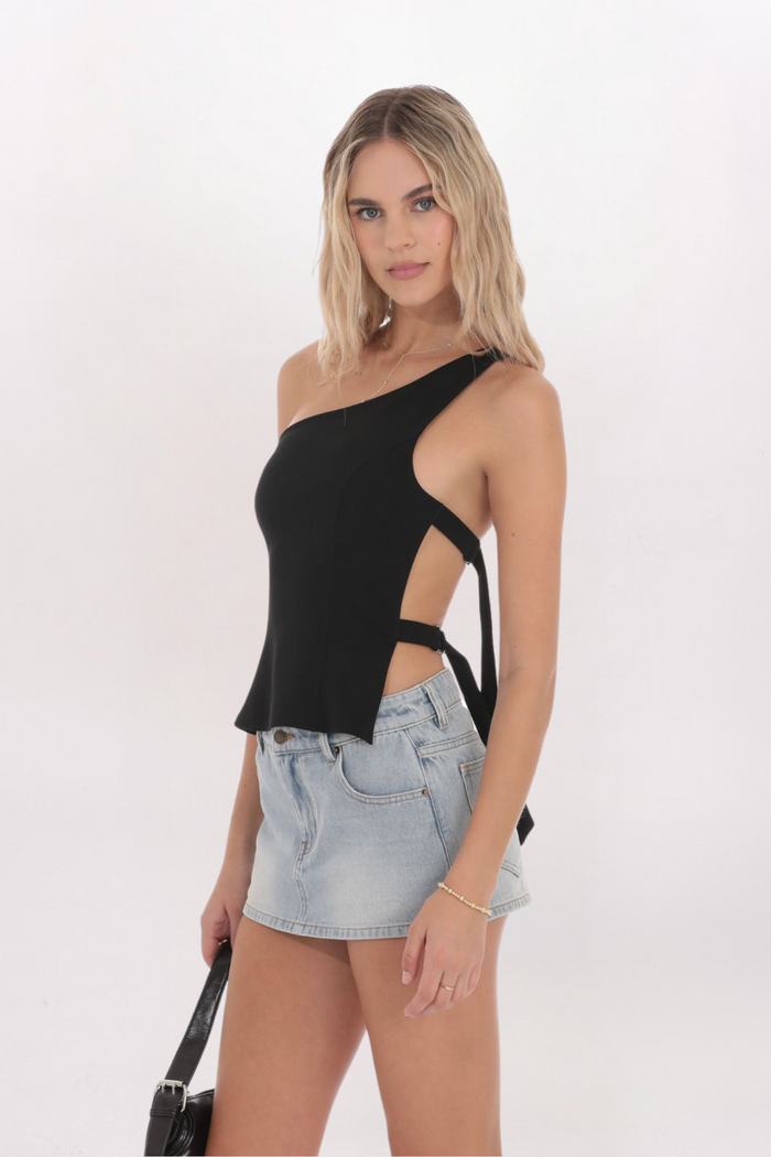 STRAPPY ONE SHOULDER TOP