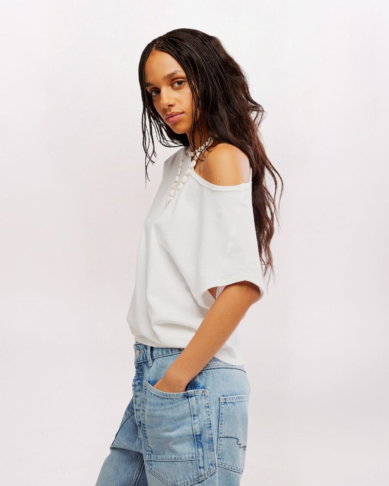 OFF SHOULDER PEGGY TEE, CLN IVORY