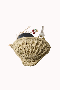 RAFFIA SEASHELL POUCH