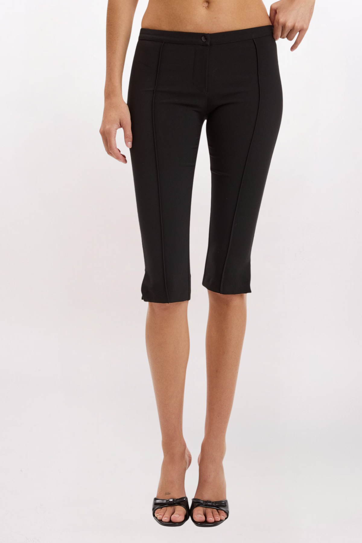 SEAM DETAIL CAPRI PANT