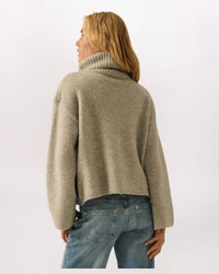 TURTLENECK MOUNTAINS SWEATER