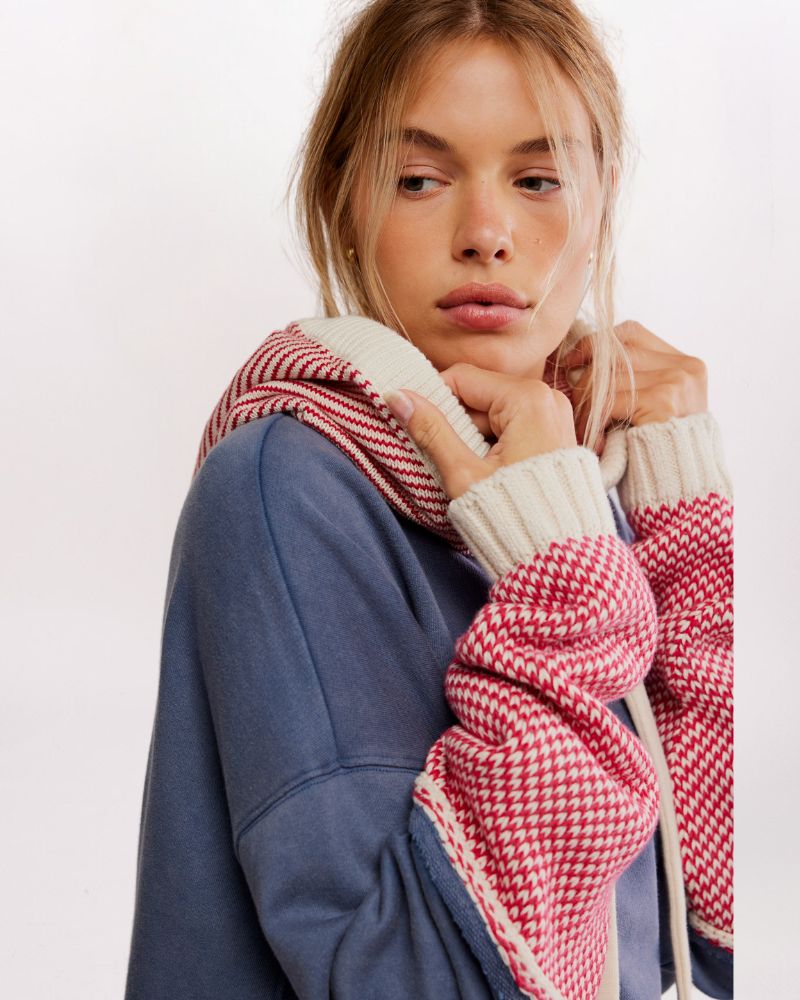 SNUG BONNET SWEATSHIRT