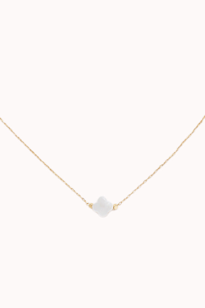 DAINTY CLOVER SHELL NECKLACE