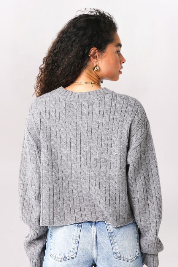 BOXY CABLE SWEATER