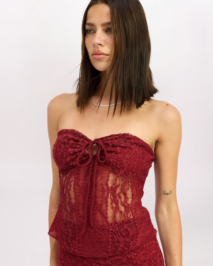 SL STRAPLESS LACE FLY-AWAY TOP
