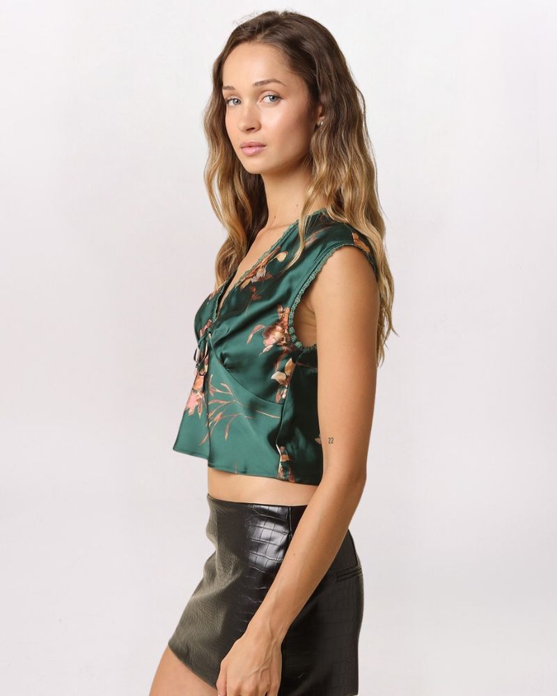 SOFT FLORAL PLUNGE NECK TOP, DK GRN PCH