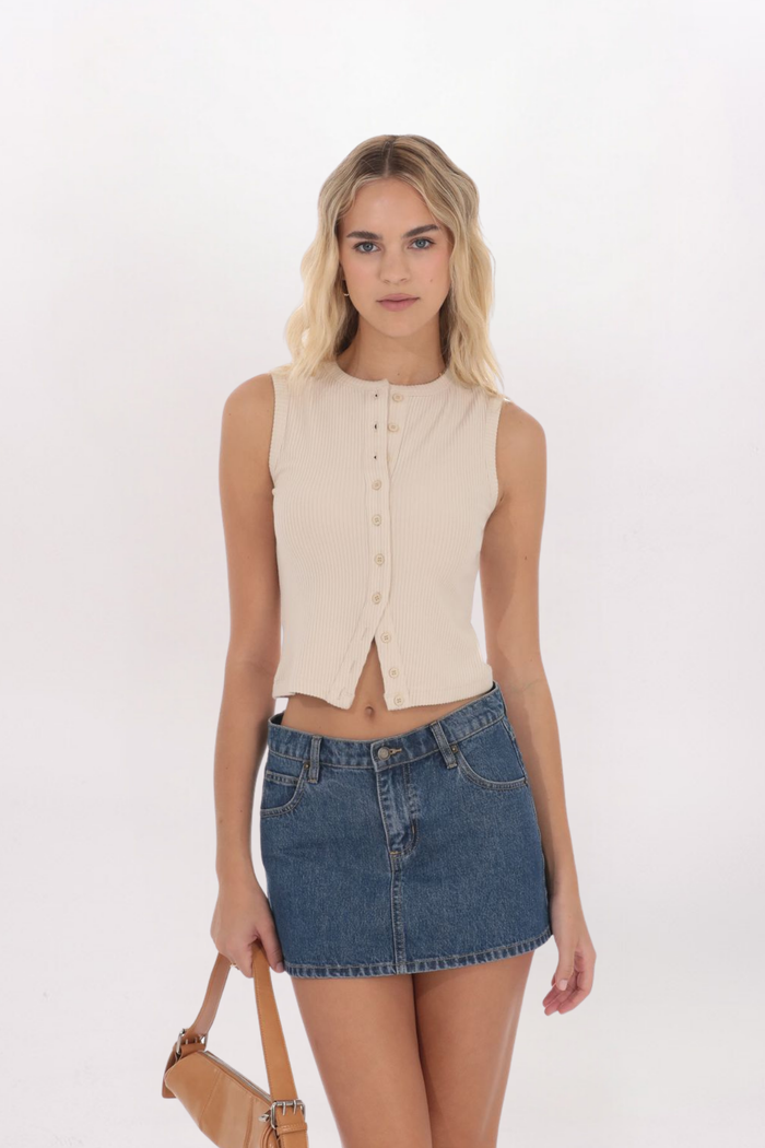 RIBBED BUTTON TOP