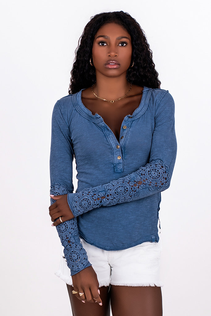 OUR SONG HENLEY LACE CUFF TOP