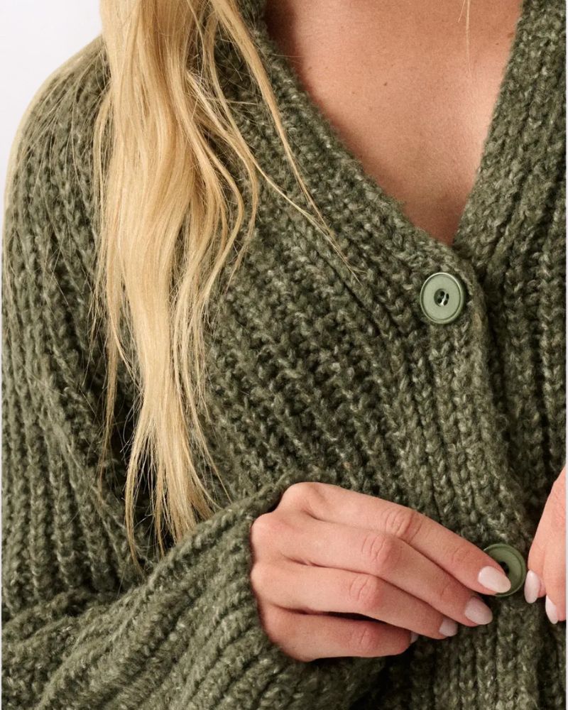 SLOUCHY CABLE CARDIGAN, PINE GREEN