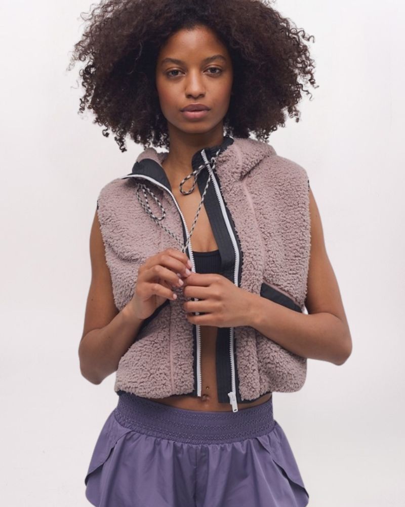 SKY HIGH FLEECE VEST, SMOKY PLUM