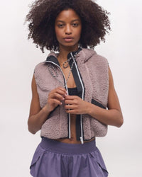 SKY HIGH FLEECE VEST, SMOKY PLUM