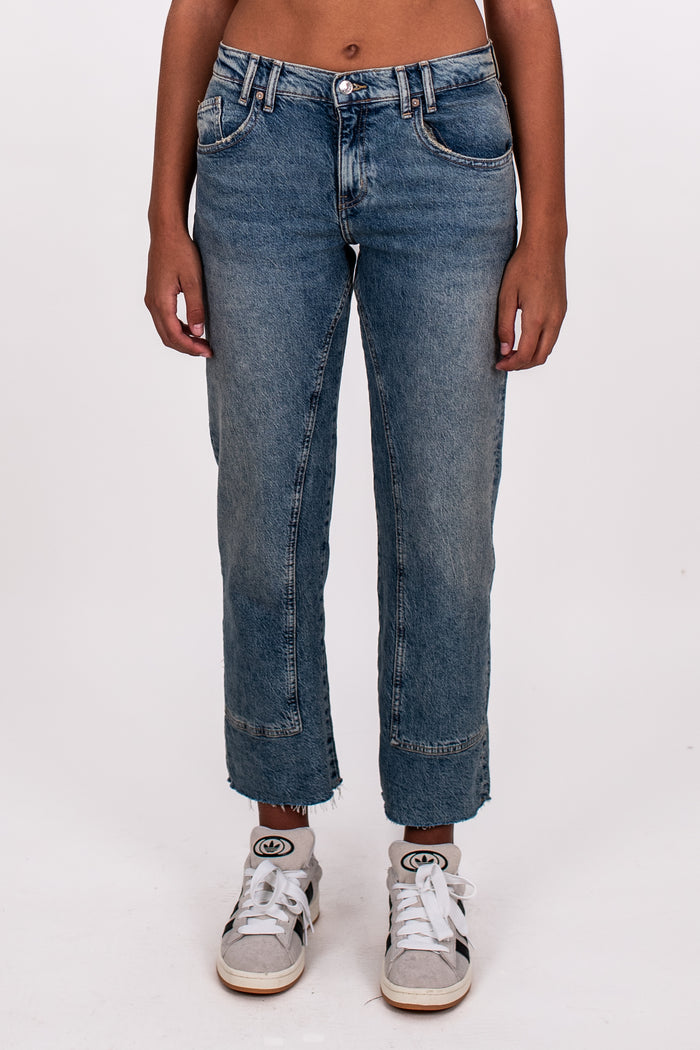 RISK TAKER MID-RISE STRAIGHT LEG JEAN