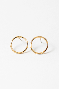 HAMMERED OPEN CIRCLE STUD EARRING