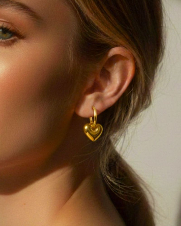 PUFFY HEART DROP HUGGIE