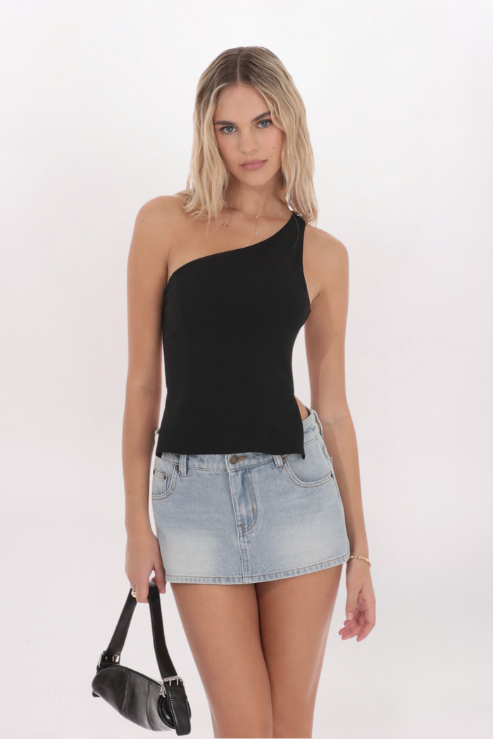 STRAPPY ONE SHOULDER TOP