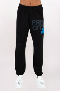 FREECITY LARGE LOGO SWEATPANT - SUPERBLACK BLUE