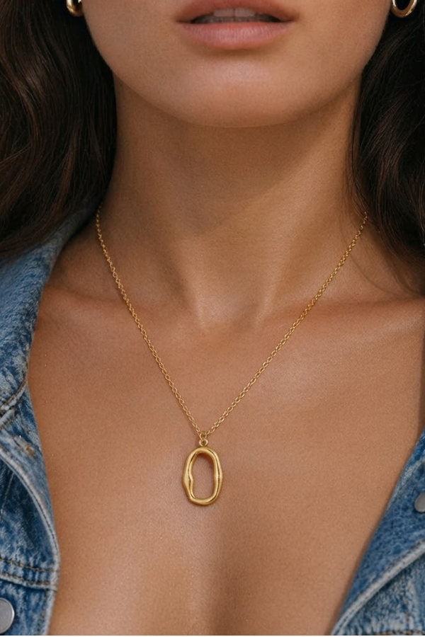 OVAL PENDANT NECKLACE
