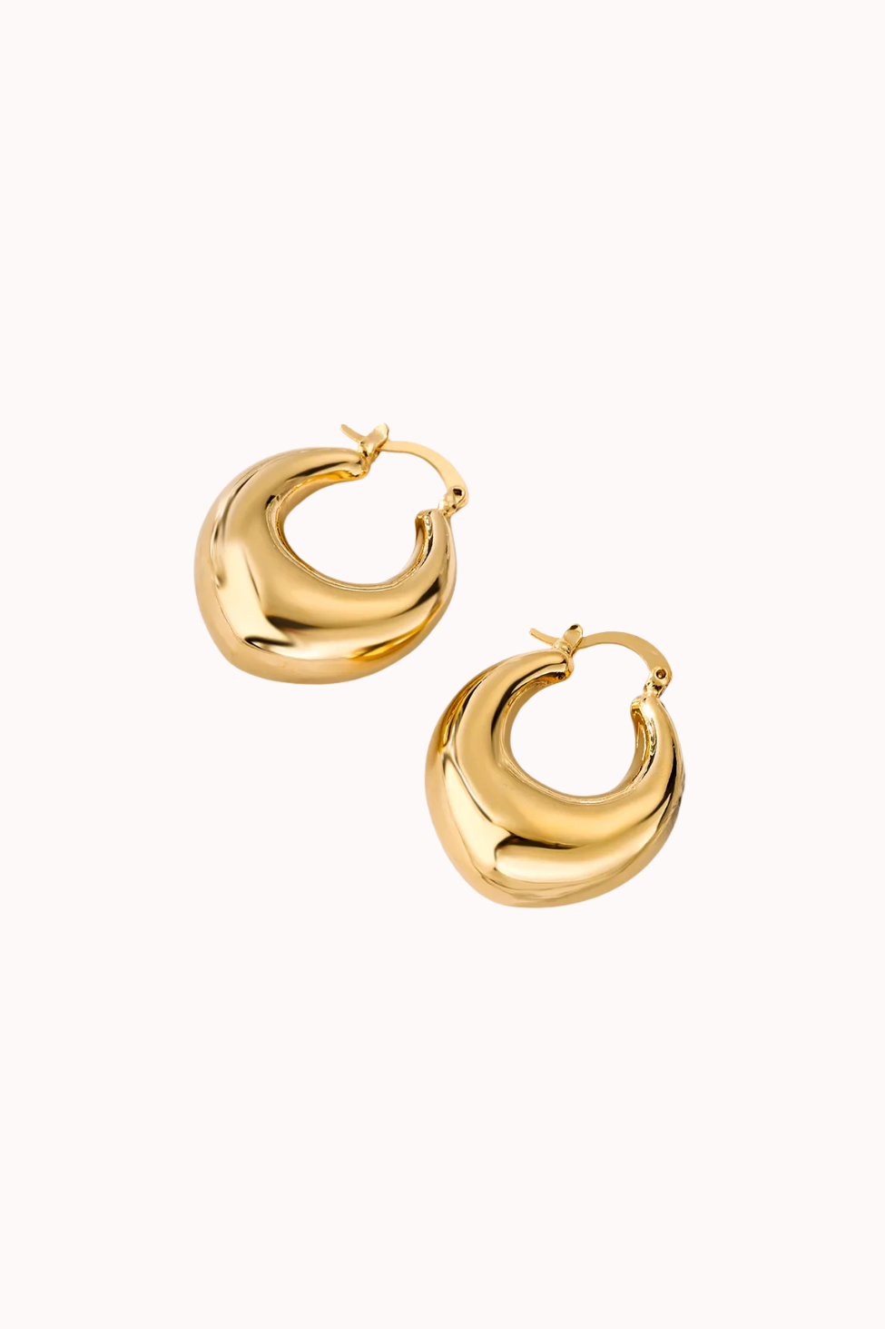 CHUNKY TAPERED V HUGGIE - 18K GOLD PLATED STAINLESS STEEL