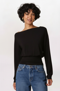 FITTED WAIST DRAPE TOP, BLACK