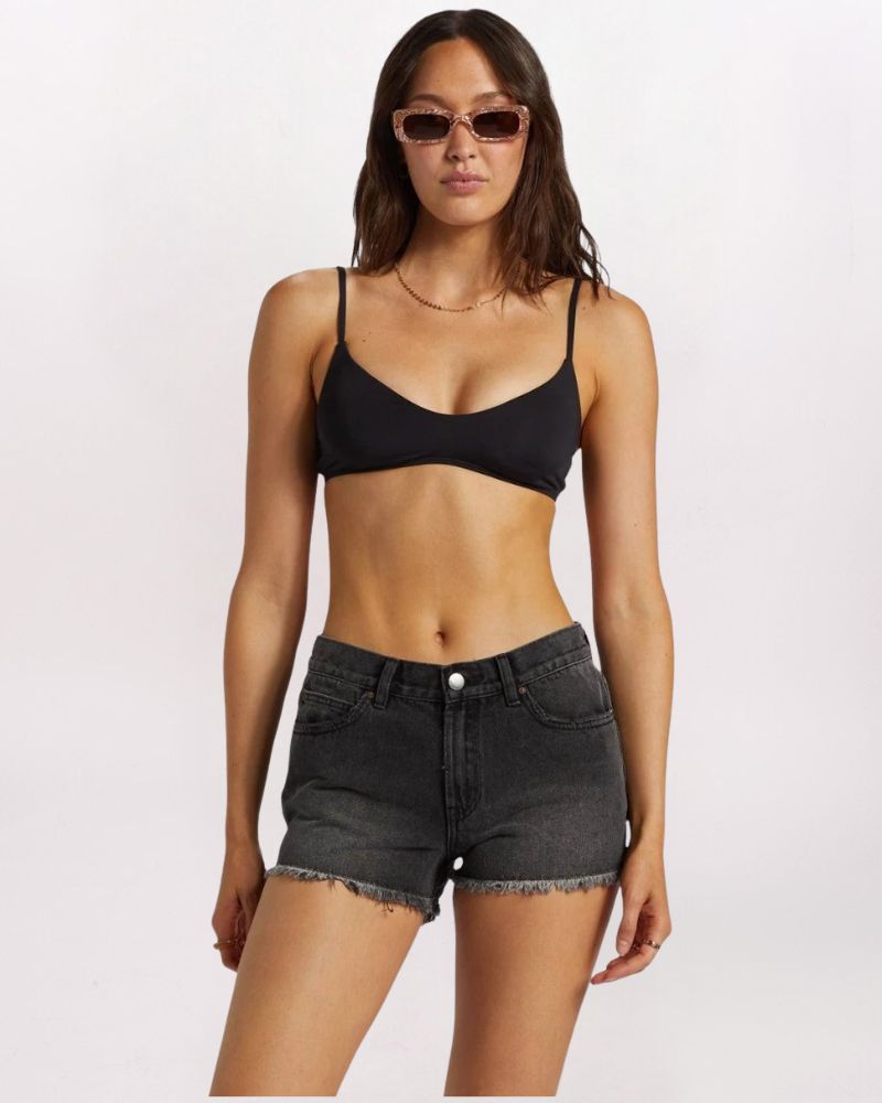 DRIFT AWAY RAW HEM SHORT, BLACK RINSE