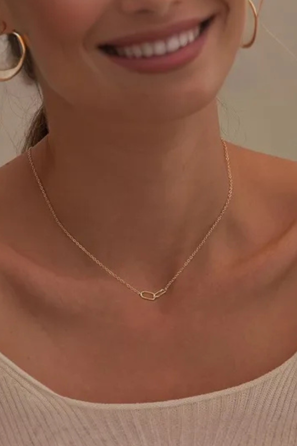 INTERLOCKING OVAL NECKLACE