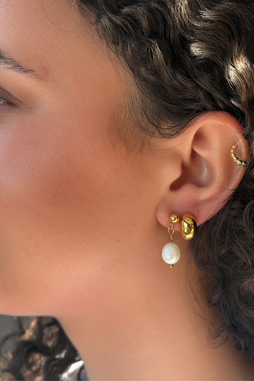 PEARL DROP STUD - 18K GOLD PLATED STAINLESS STEEL