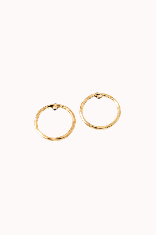 HAMMERED OPEN CIRCLE STUD EARRING